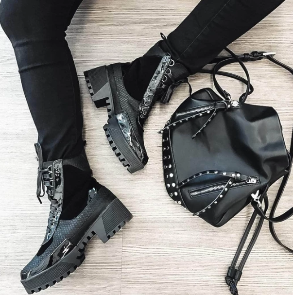 Commander chunky sole lace up ankle boot in black hotsell